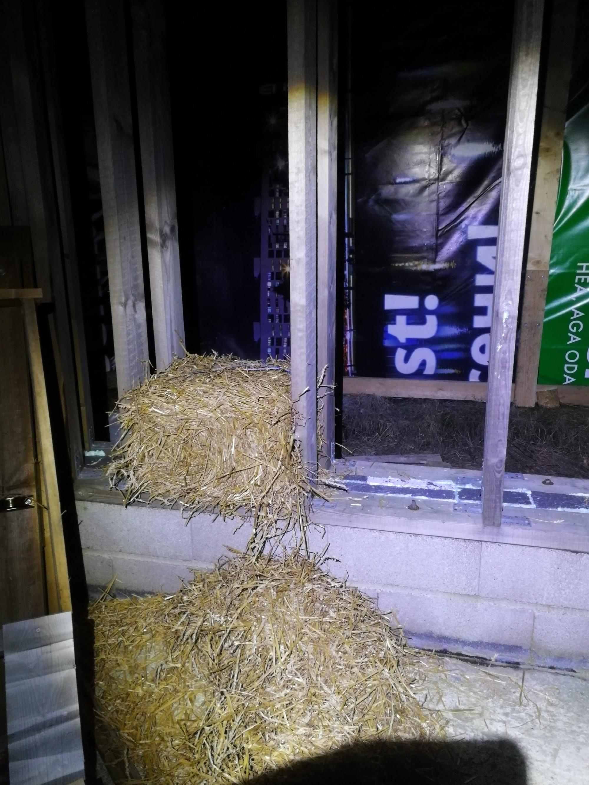 блок в каркасе